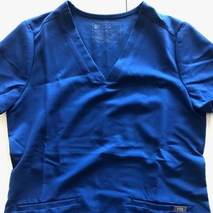 Figs Casma Three-Pocket Scrub Top in Winning Blue